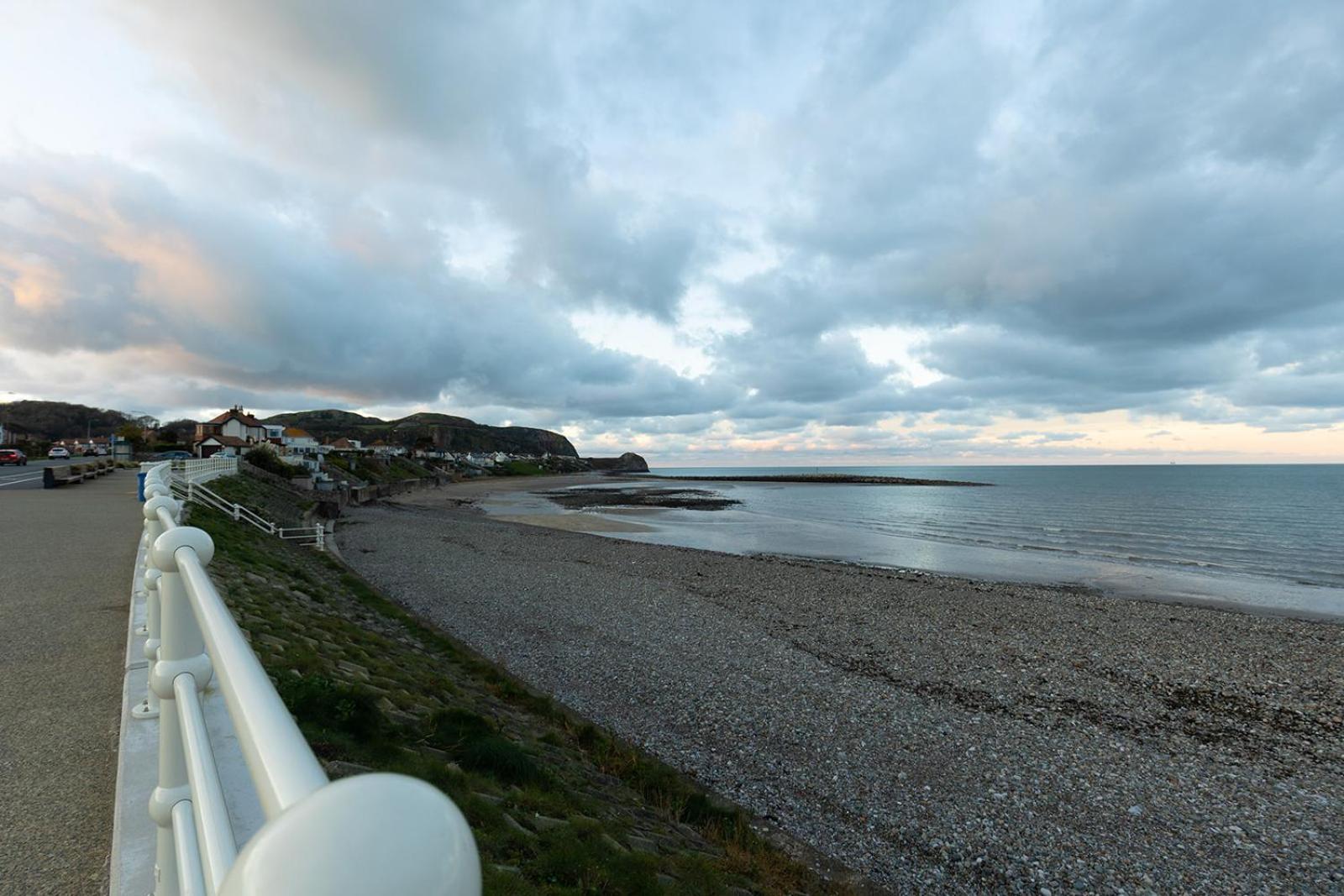Willow Cottage - Cost 3 Bed Cottage In Penrhyn Bay With Sea Views With Access To Snowdonia Rhôs-on-Sea Exteriér fotografie